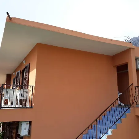Smjestaj Domi Guest house 2*