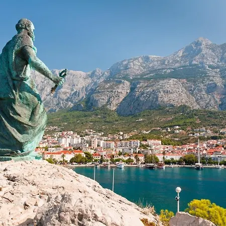 Smjestaj Domi 2* Makarska